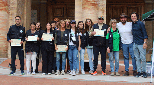 cerimonia di consegna attestati di formazione corso Dog e Pet Sitter 2024-25 organizzato da Animals Mago Ranch ODV in collaborazione con Legambiente Marche